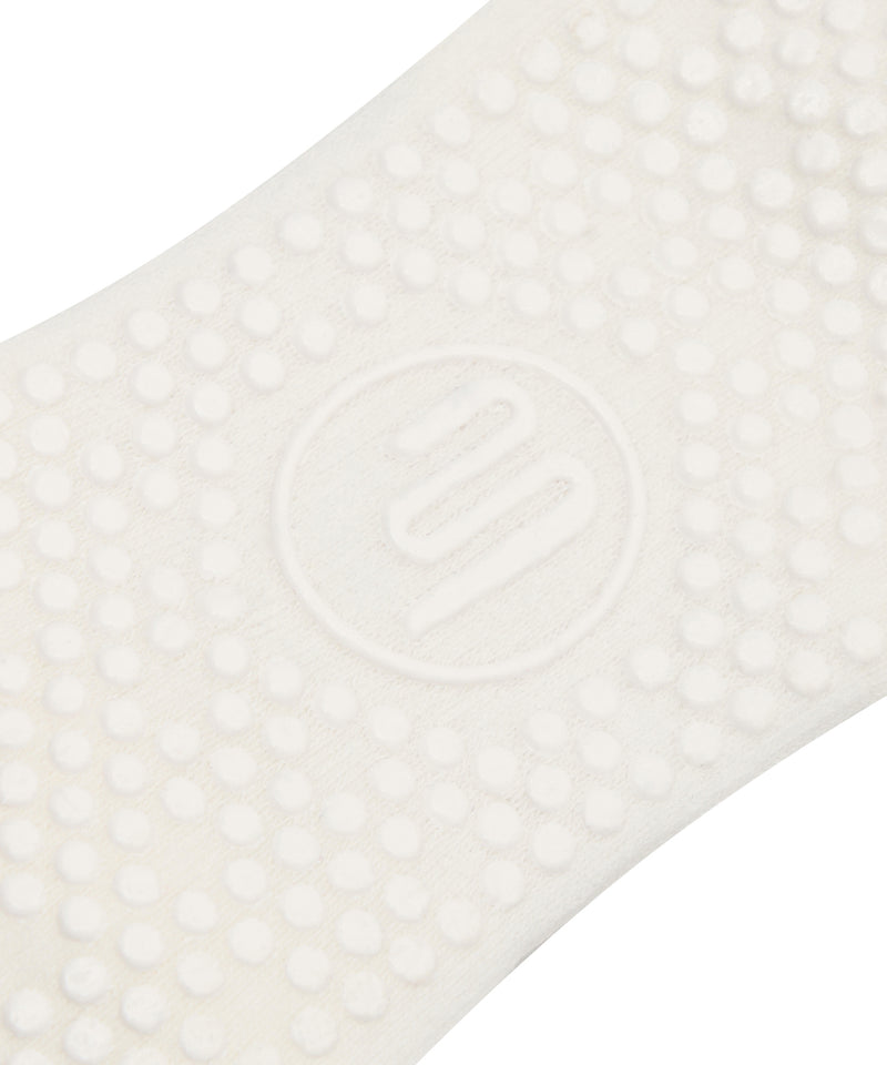 Ivory-colored low rise grip socks with classic design for comfort