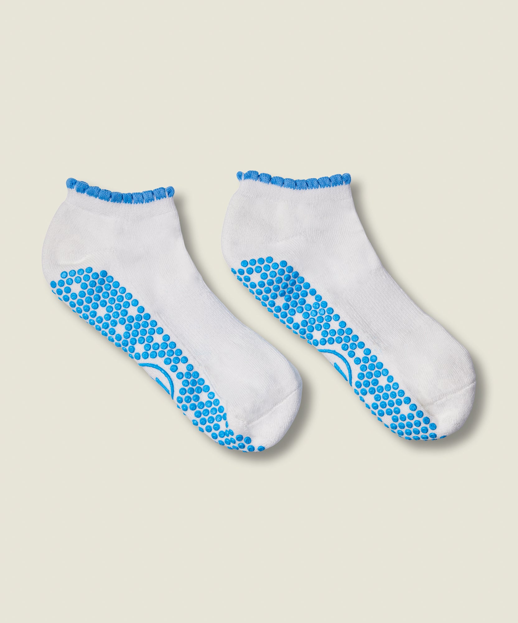Classic Low Rise Grip Socks - Ivory Blue Ruffle