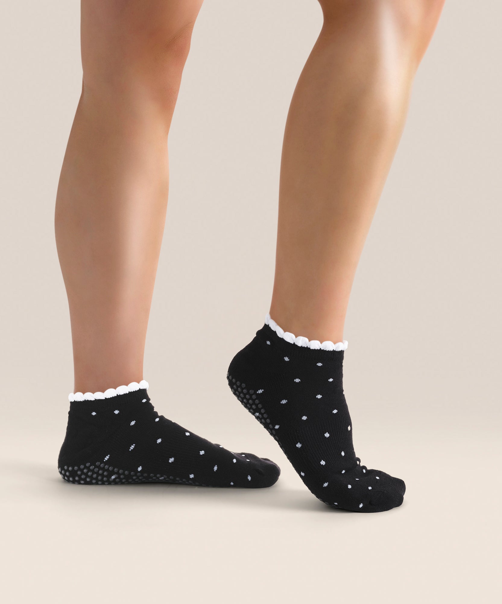 Classic Low Rise Grip Socks - Black Polka Ruffle
