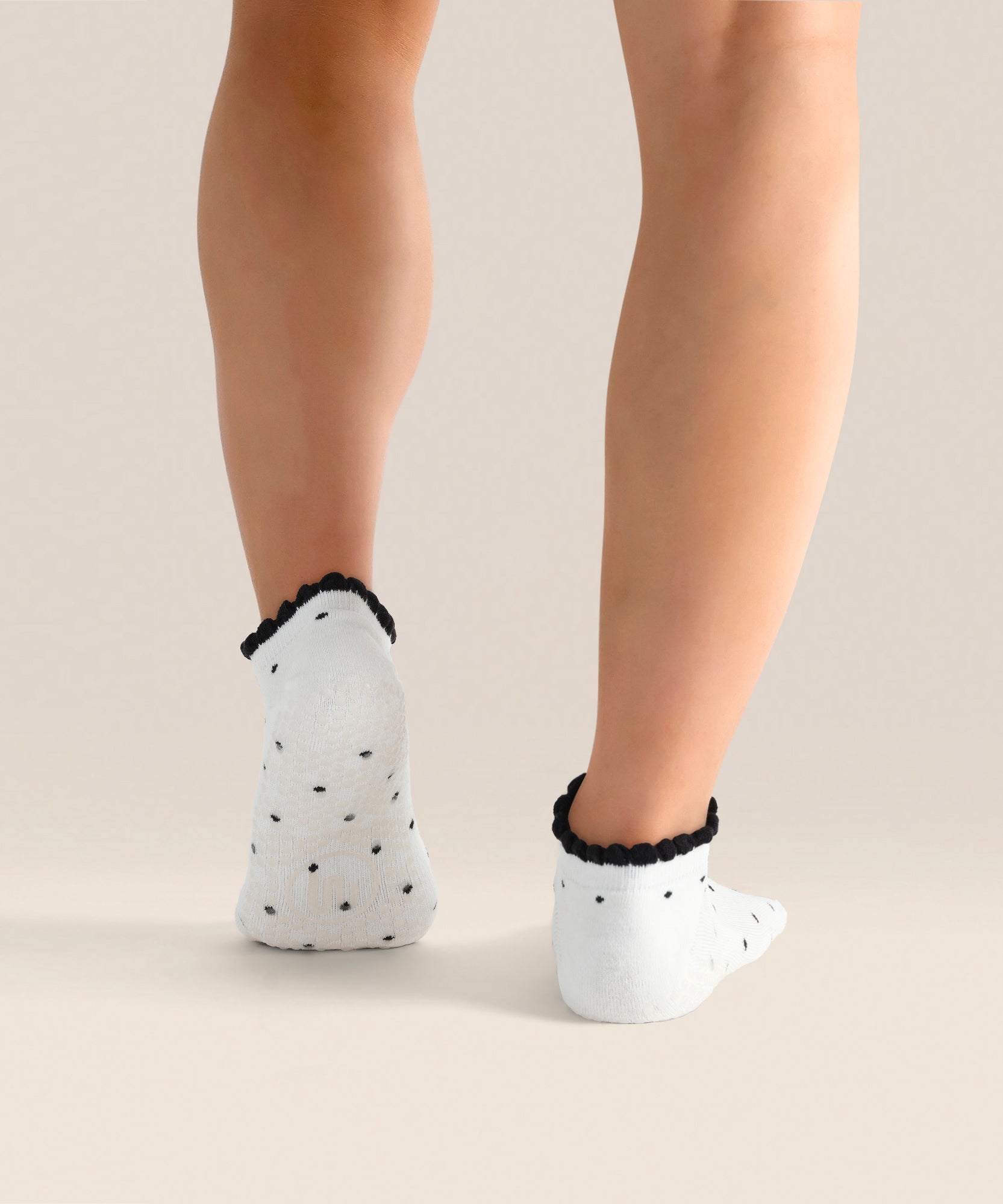 Classic Low Rise Grip Socks - White Polka Ruffle