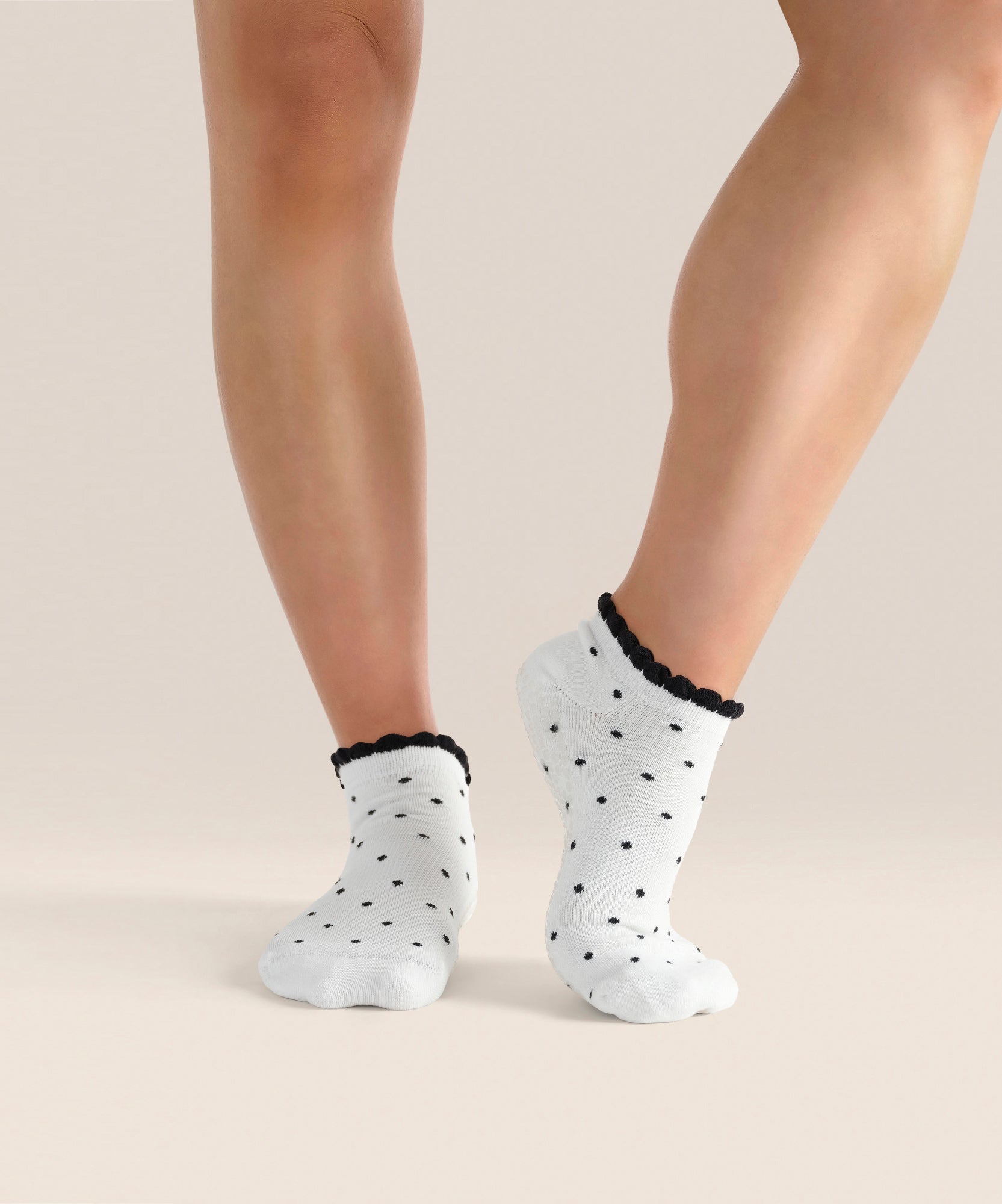 Classic Low Rise Grip Socks - White Polka Ruffle