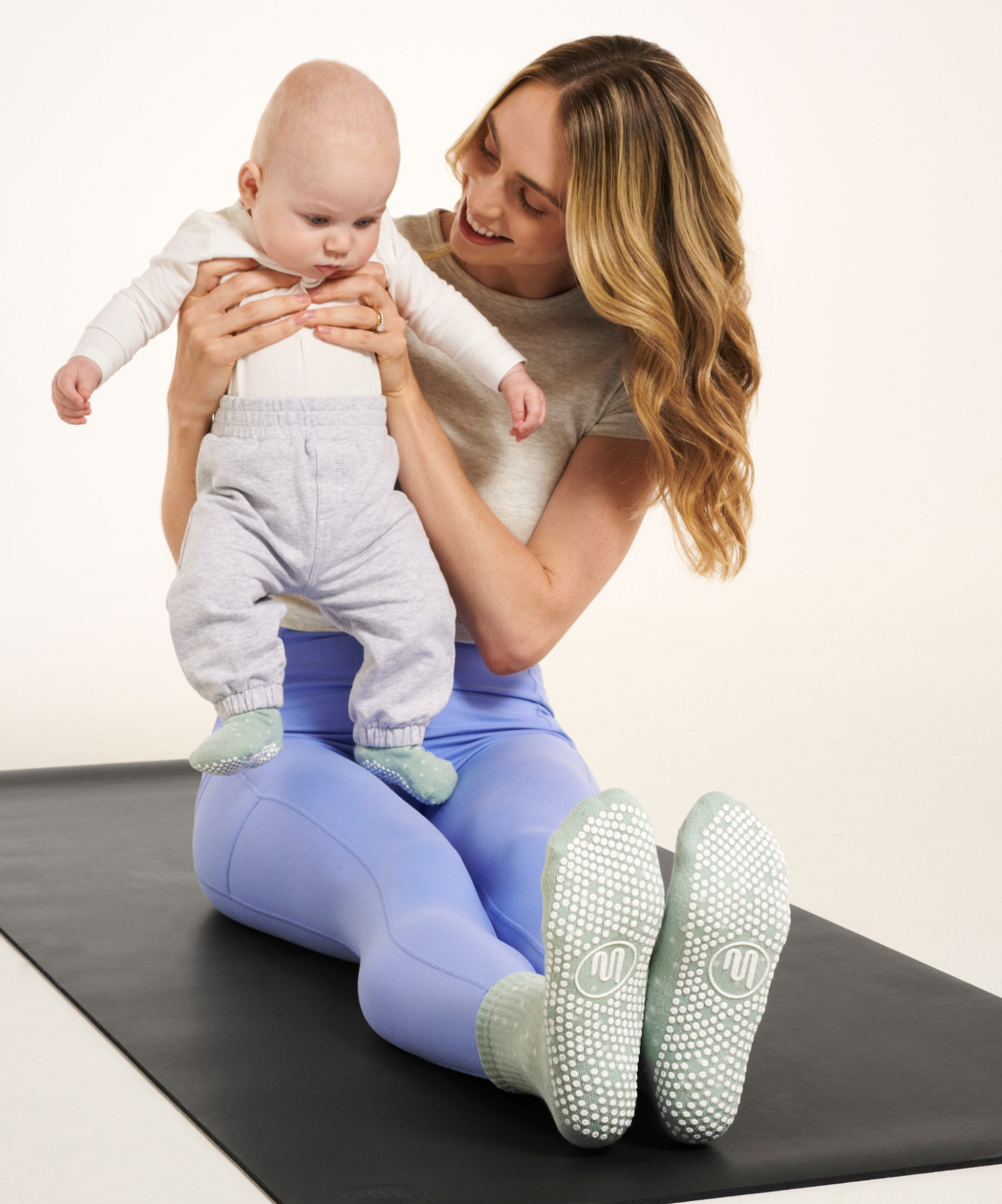  Eco-friendly Mini-Me Grip 'Mums & Bubs' Set - Speckle silicone teether and cup with easy-to-hold grips for babies and parents 