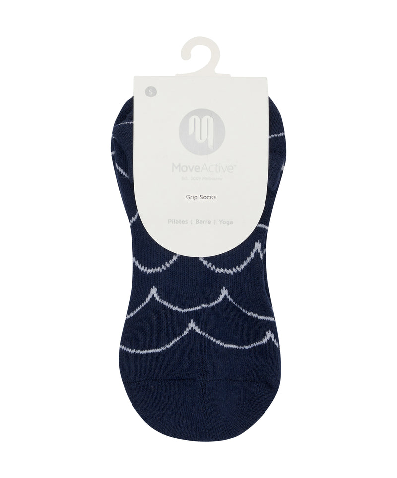 Women's classic low rise grip socks in stylish scallop navy colorway